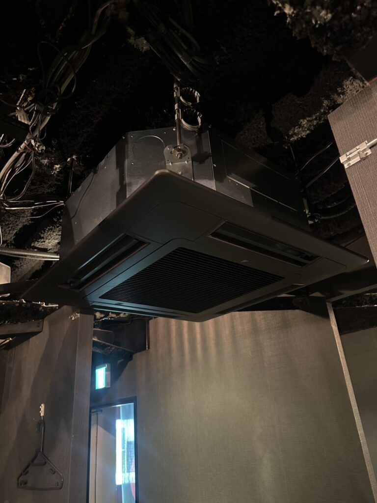 仙台市青葉区国分町で業務用エアコン同時ツイン更新工事を実施